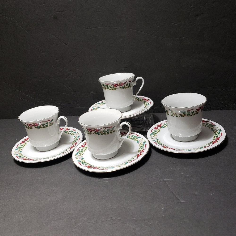 Vintage 1994 DOMESTICATIONS Coffee/Tea Cups & Saucers Set (4)